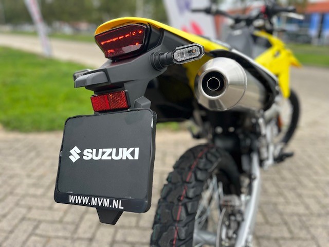 Hij is binnen en klaar voor de 1e proefriten 🤩 4 MVM Motoren Suzuki DR Z4S 4 MVM Motoren