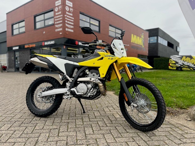 Hij is binnen en klaar voor de 1e proefriten 🤩 5 MVM Motoren Suzuki DR Z4S MVM Motoren
