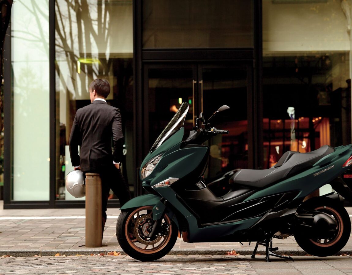 Nieuwe kleuren en prijsstelling voor de Burgman 400 6 Nieuwe kleuren en prijsstelling voor de Suzuki Burgman 400 MVM Motoren