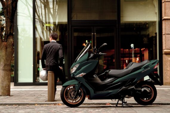 Nieuwe kleuren en prijsstelling voor de Suzuki Burgman 400 MVM Motoren