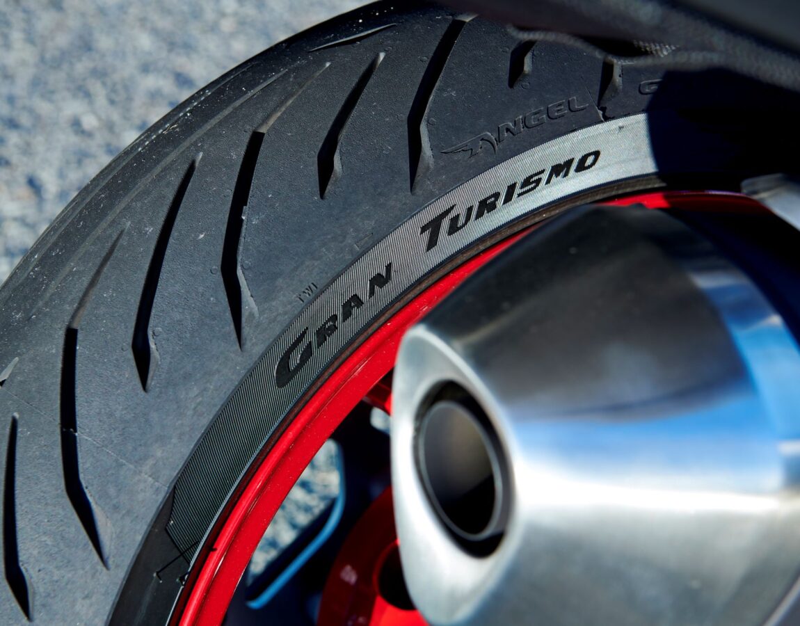 De nieuwe Grand Crossover: SV-7GX 3 act 074 MVM Motoren